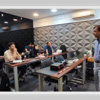 دوره پنج روزه آموزش کاربردی با عنوان "اپتیک، لیزر و طیف سنجی"<br>با همکاری مرکز تحقیقات فناوریهای کوانتومی دانشگاه آزاد، واحد علوم و تحقیقات (مجموعه شتابدهنده تخصصی لیزرپورت، خرداد ماه 1403)
